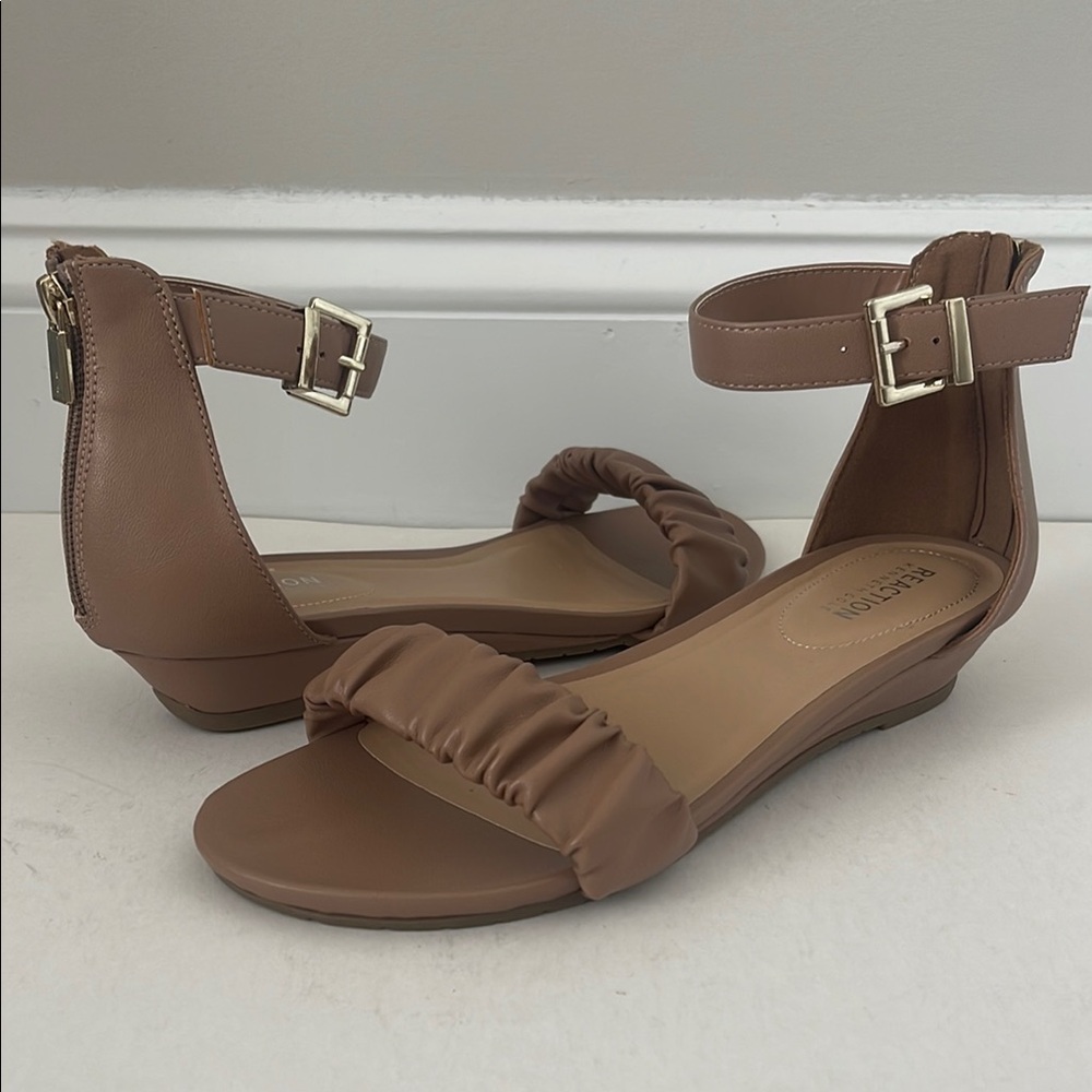 Reaction Kenneth Cole Tan Nude Brown Ankle-Strap Ruched Wedge Sandals, Size 8.5M